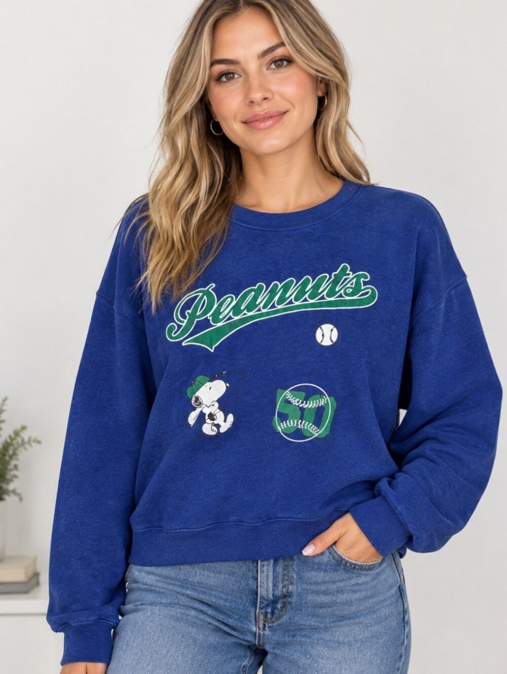 Divided Blue Baseball Peanuts Sweatshirt. Good Condition. Size M. Unisex.